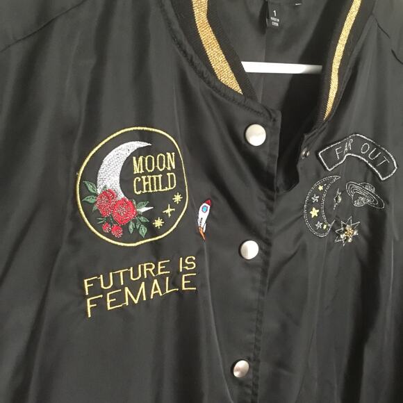 Torrid Satin Embroidered Sequin Patches Glitter Black Bomber Jacket Sz 1 Medium - Picture 2 of 9